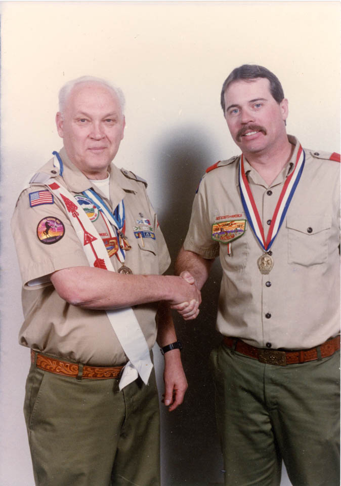 Larry Dylina presents Pete Townsend with the George Meany Award.